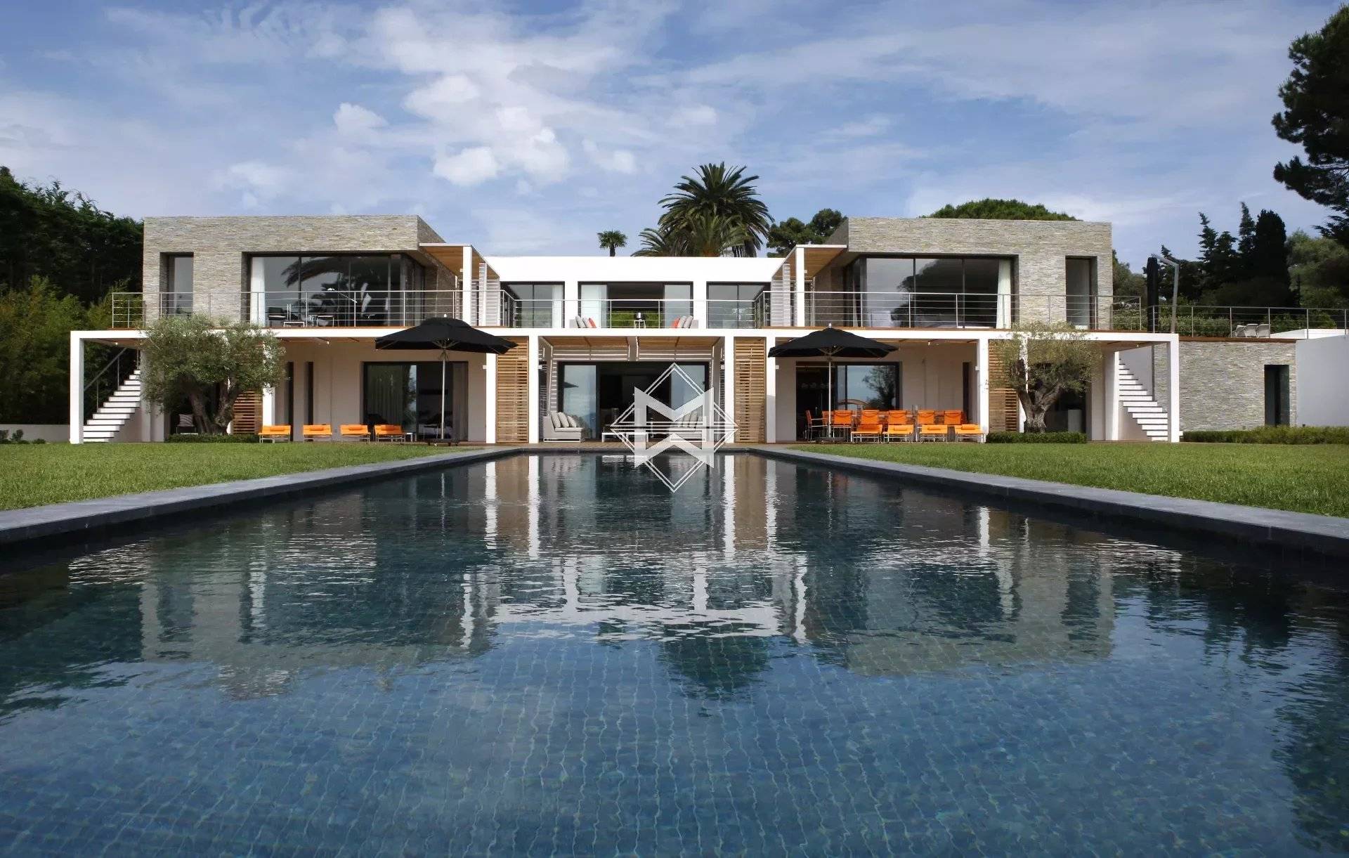 Exceptional contemporary villa with sea view in a gated domain