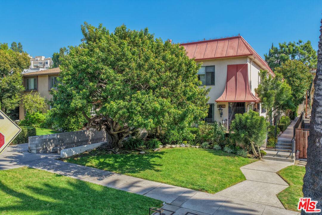 2130 N Beachwood Dr 18BR Hollywood Hills East La