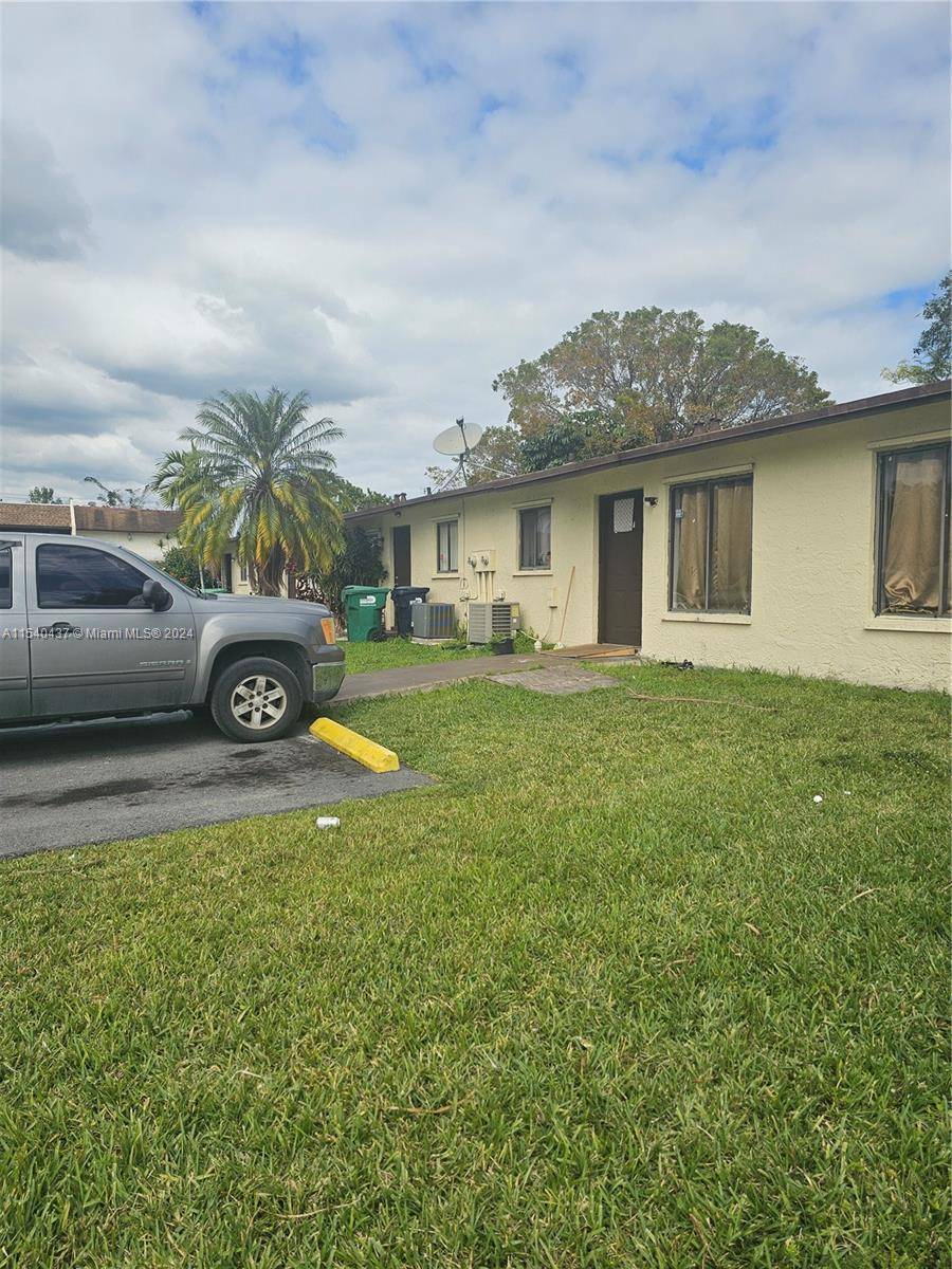 Incredible opportunity at Leisure City in Homestead, for 1st buyers investors.