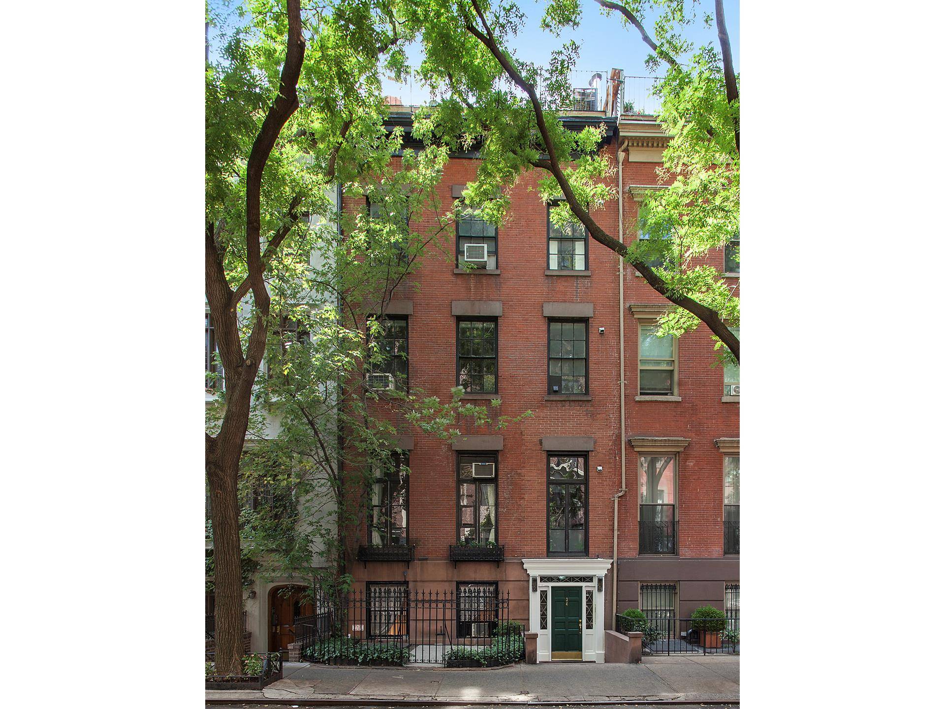 This extraordinary 25' foot wide, 5 floor townhouse is located in the Greenwich Village Historic district on a charming tree lined street in The Gold Coast just off Fifth Avenue ...