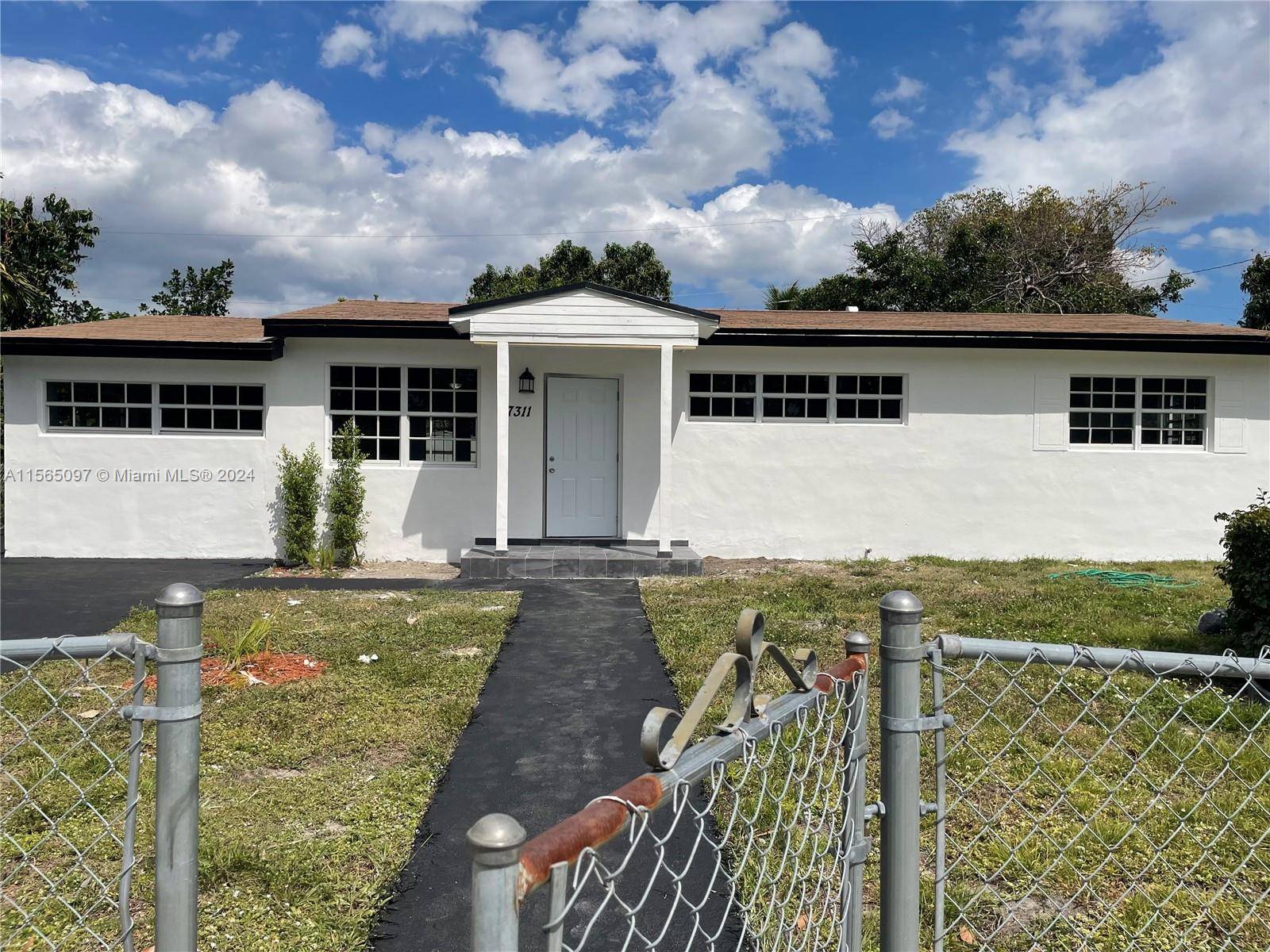 Remodeled property located at the very desirable city of Miami Gardens, everything inside has been updated, new kitchen and bathrooms with luxury touches.