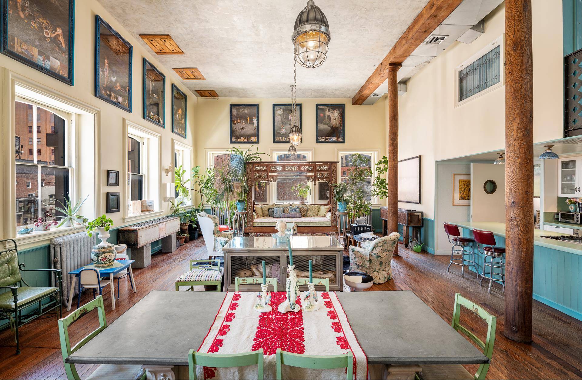 AUTHENTIC PENTHOUSE ARTIST LOFT WITH ROOFAdorning the top floor corner of a gorgeous 1882 Italianate loft building and at the most prime Tribeca intersection of Duane Street and West Broadway, ...