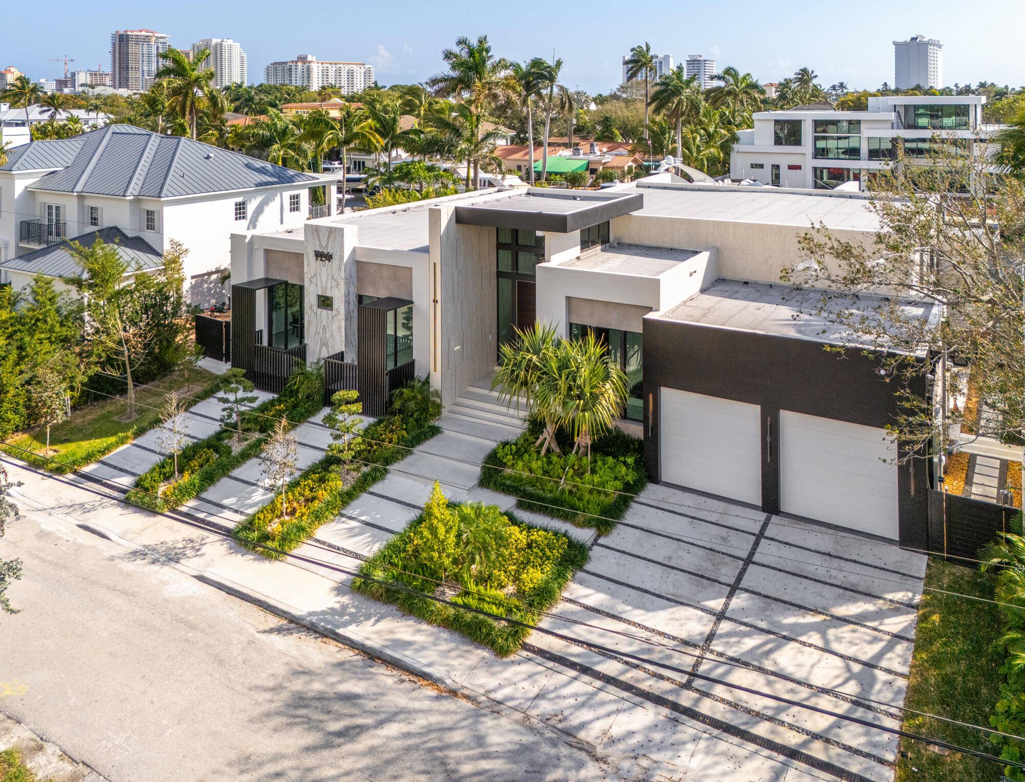 Experience unparalleled waterfront luxury living in the sought after Riviera Isles community of Fort Lauderdale, just moments from the vibrant Las Olas Boulevard.