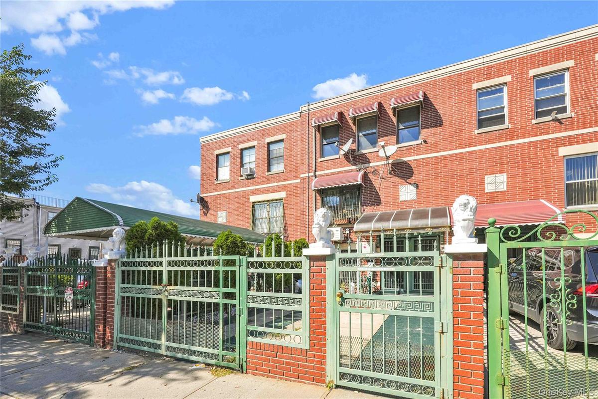 Gate featuring a fenced front yard and cooling unit