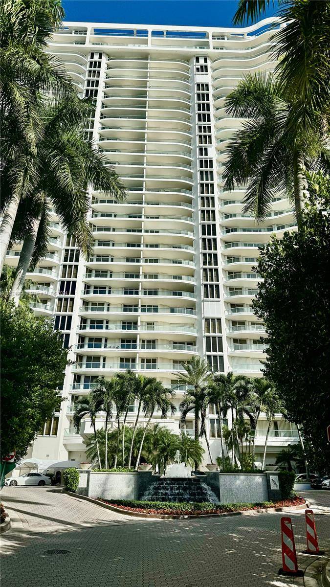 Breathtaking panoramic views from the 28th floor overlooking the bay, Sunny Isles, and the ocean with the luxury of not one, but three balconies.