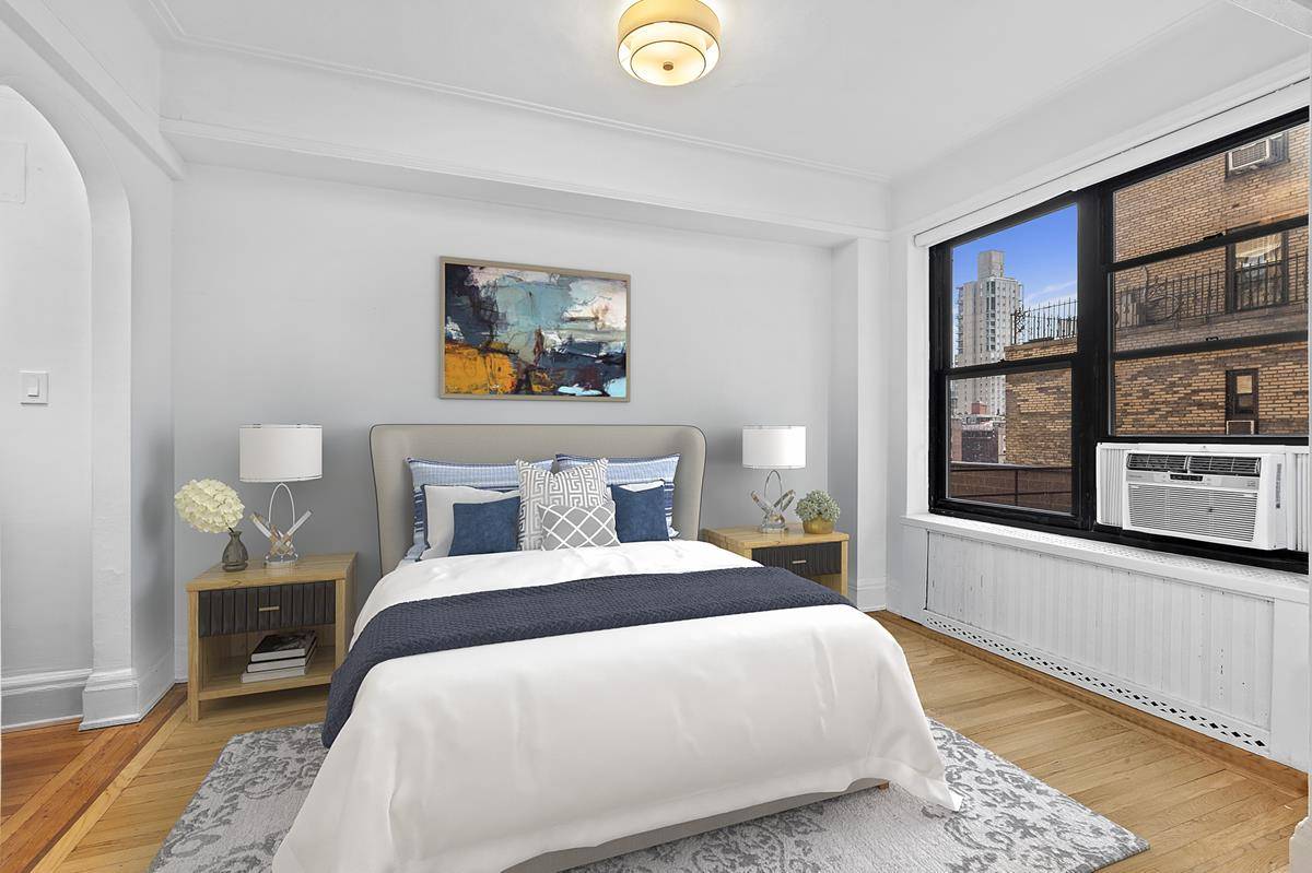Located on the 11th floor, this charming prewar one bedroom is in Murray Hill's finest co op building.