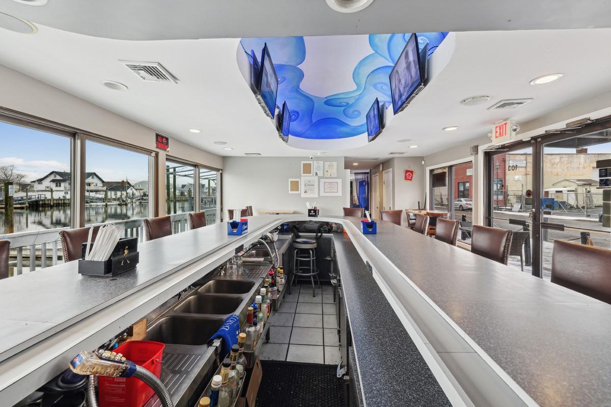Indoor Bar Seats 14