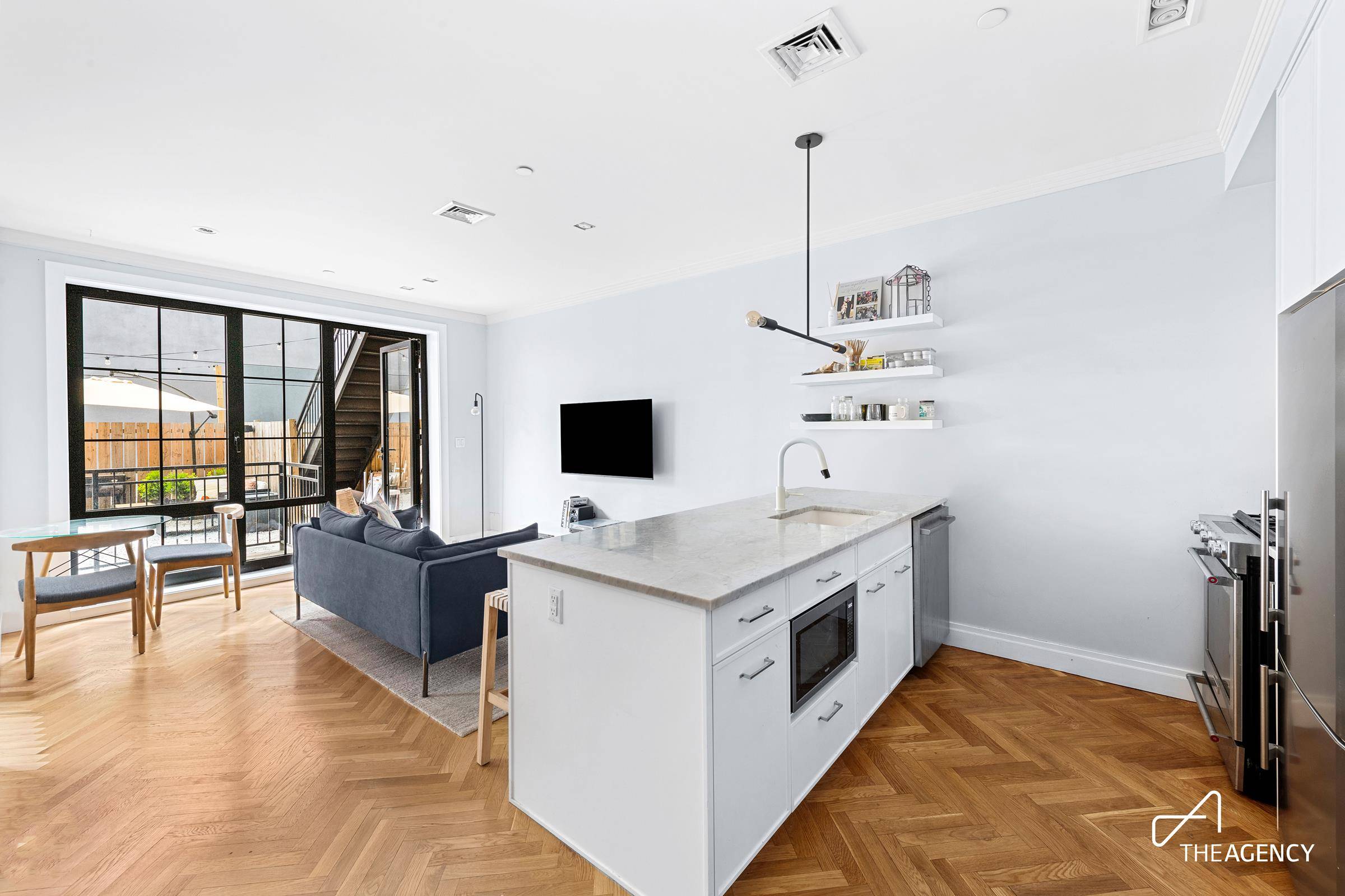 With soaring ceiling heights, warehouse inspired floor to ceiling windows, and natural herringbone white oak floors throughout, 182 Concord Street 1B is the ideal place to call home !