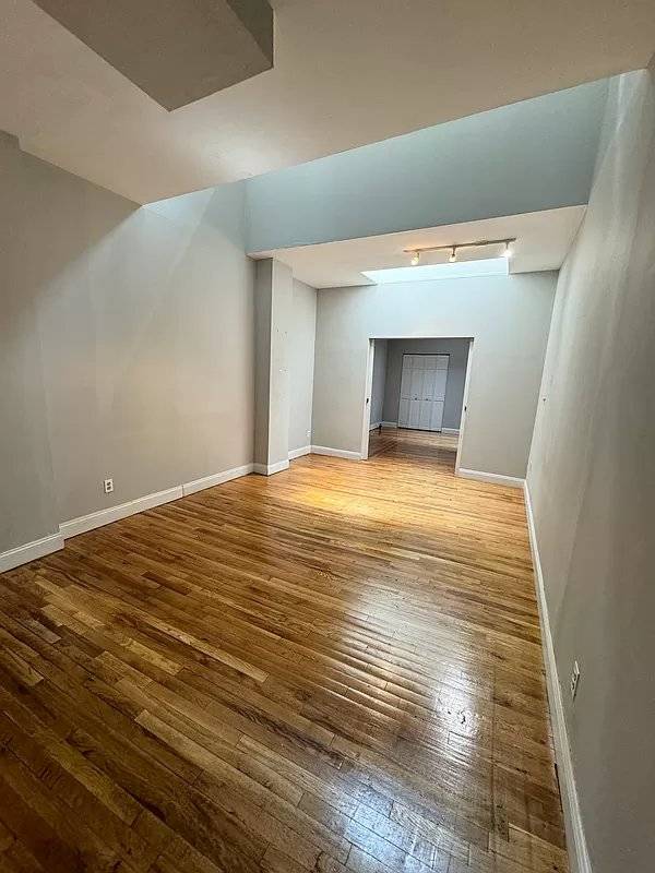Outdoor Space Message for videoFor immediate occupancy, this is a large renovated 1 bedroom 1 bathroom apartment with a separate kitchen and hardwood floors.