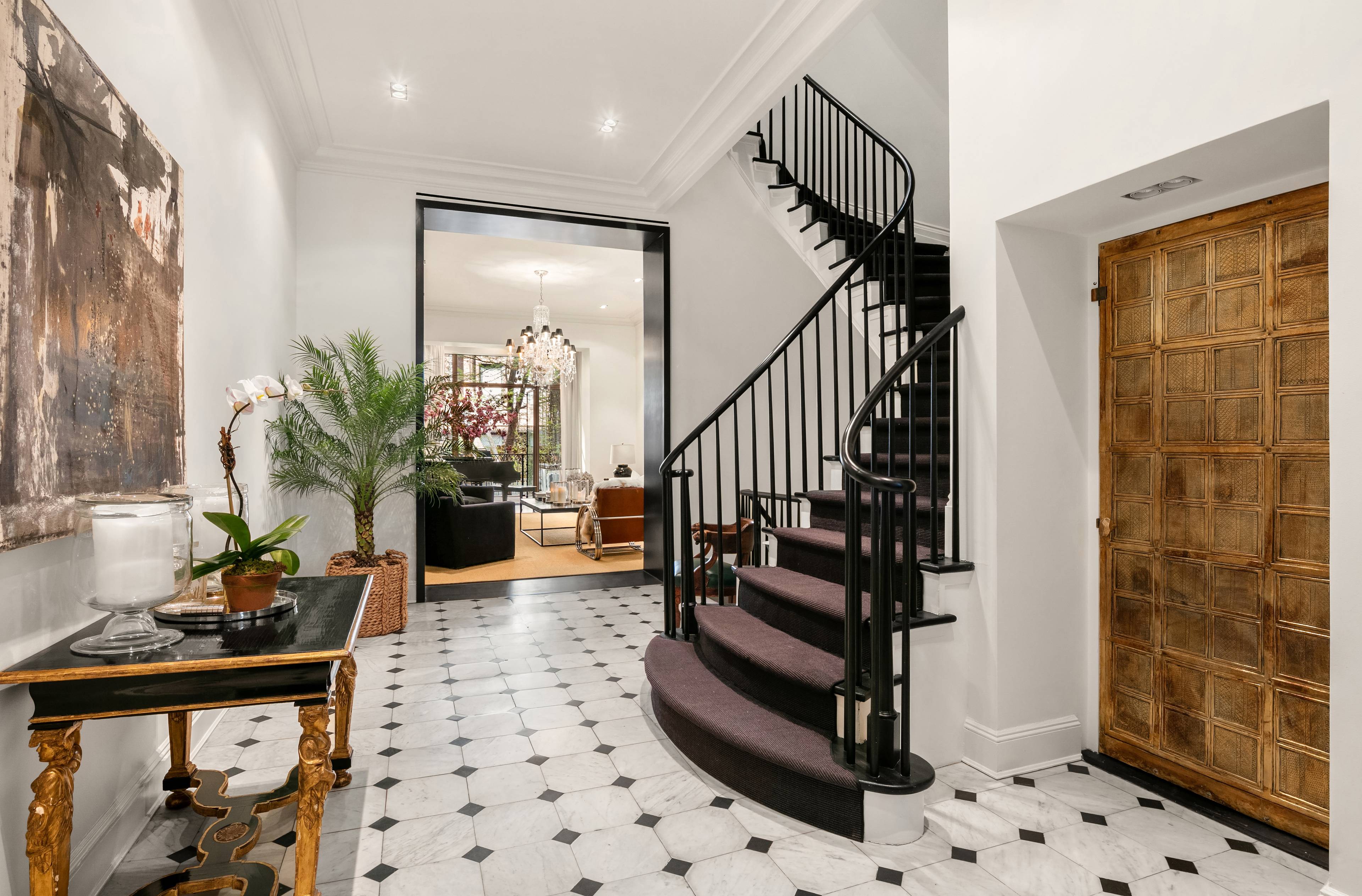 Stunning Renovation off Park Avenue 115 East 38th Street is a stunning, 6 story, fully renovated elevator townhouse located in the Murray Hill Historic District just off Park Avenue.