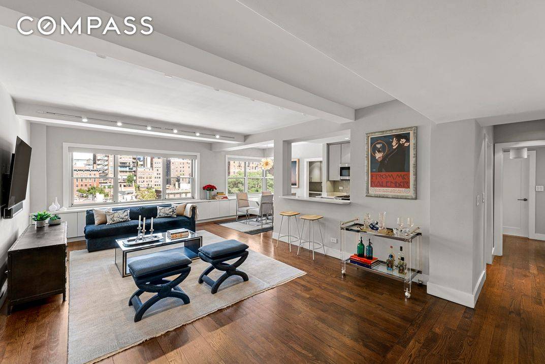 Move right in to this exquisite Greenwich Village, 3 bedroom, 3 full bathroom home with absolutely stunning unobstructed views in 3 directions Located in the coveted full service Gold Coast ...