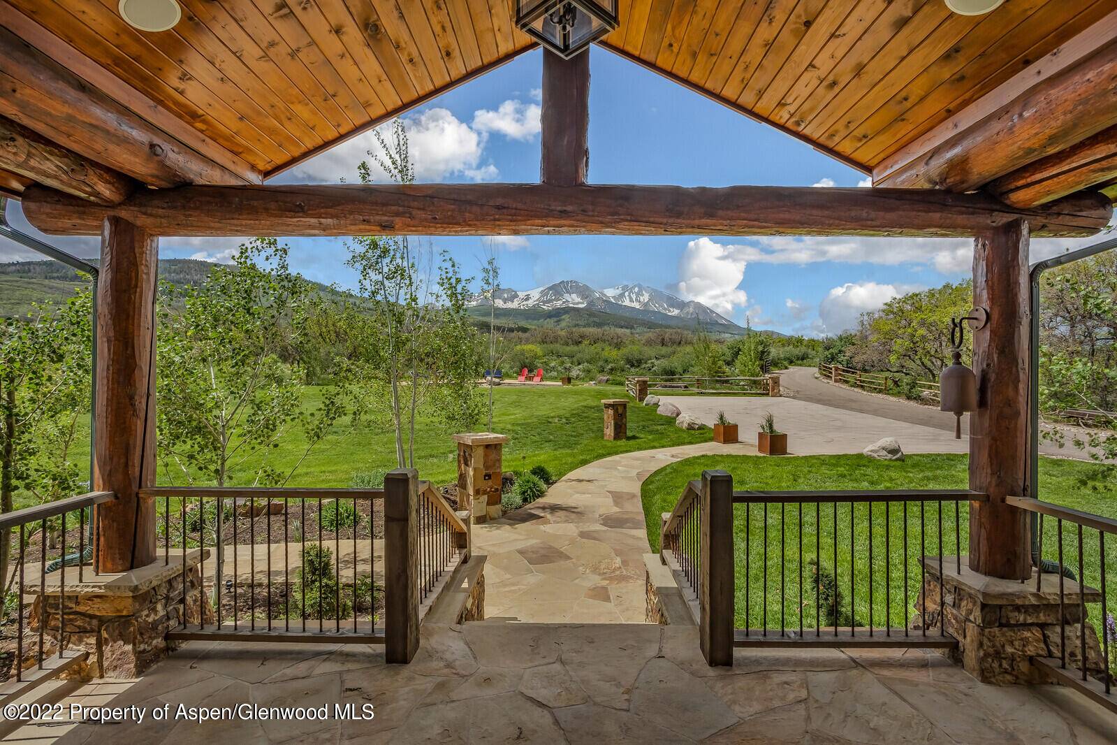 Welcome to the ultimate equestrian Colorado ranch !