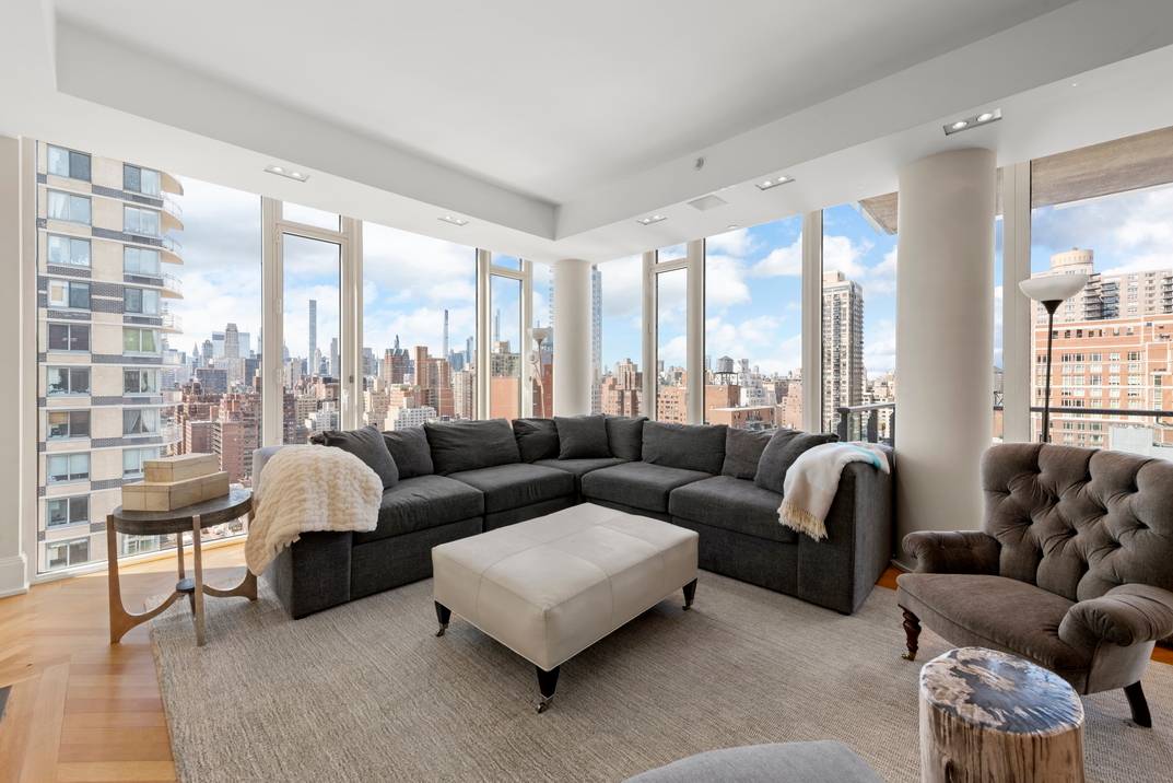 A gut renovated full floor combination unit graced with incredible city views, this one of a kind 6 bedroom, 5.