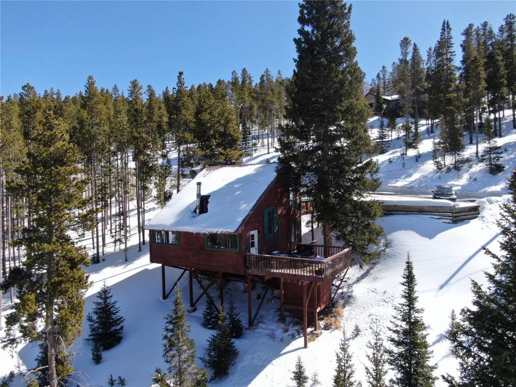 This adorable mountain cabin in the Peak 7 neighborhood of Breckenridge, has sweeping views of the 10 Mile range.