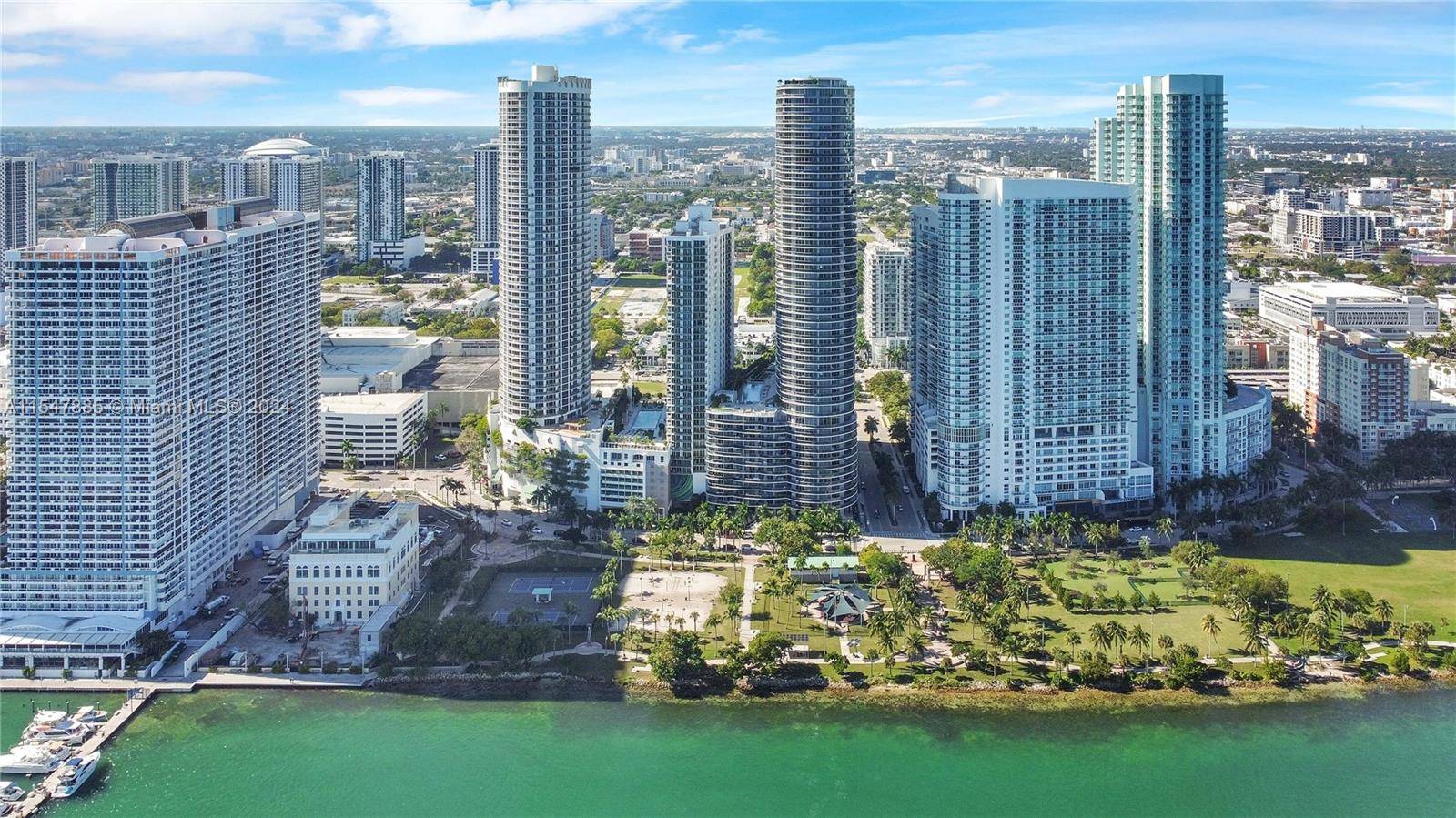 Enjoy this beautiful PENTHOUSE with breathtaking view of the ocean including a wraparound balcony, the view of Miami skyline and Miami Beach are impressive, this is a luxurious and elegantly ...