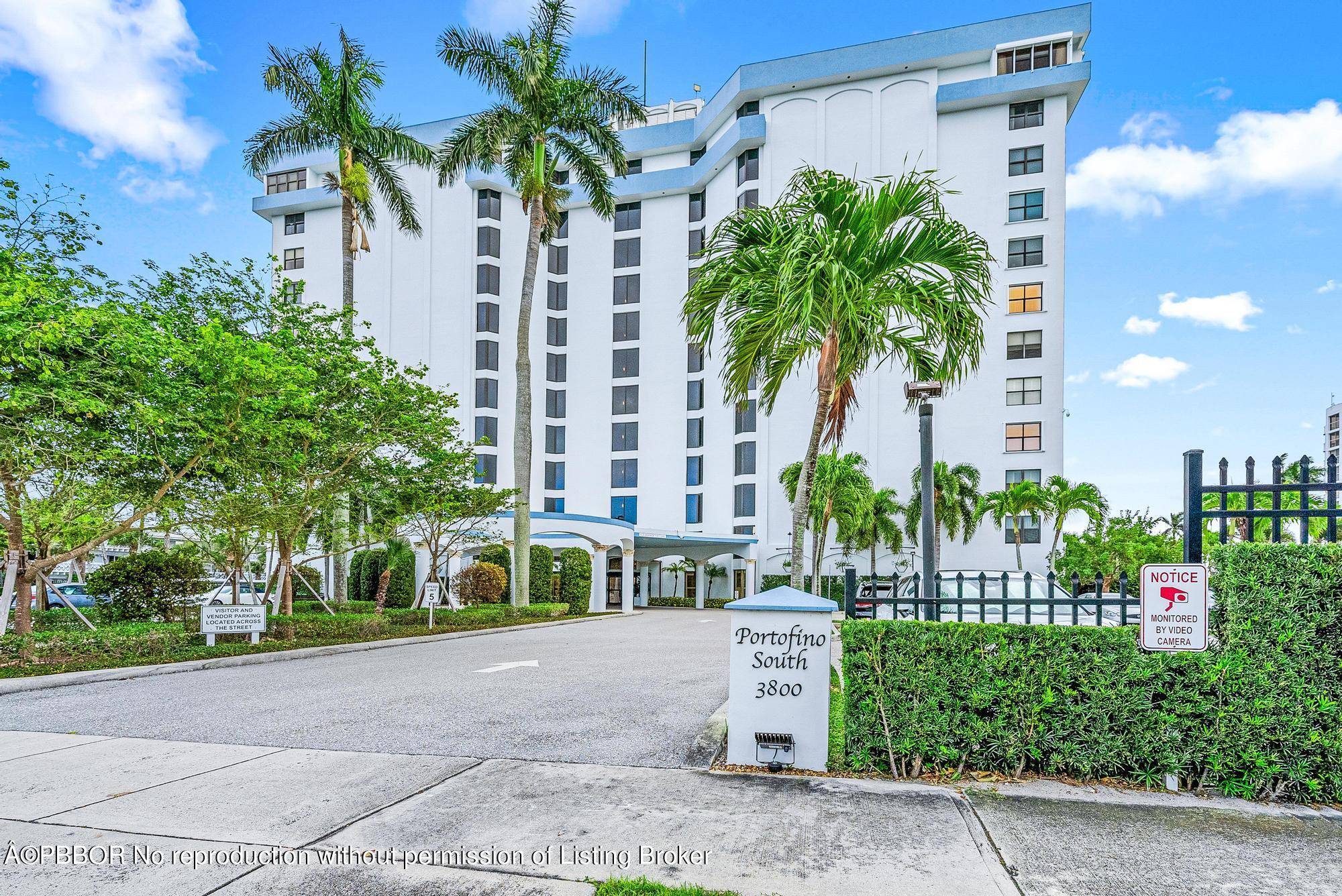 Wonderfully located along the intra coastal's Flagler Drive is this beautiful, bright and spacious 1BRD 1.