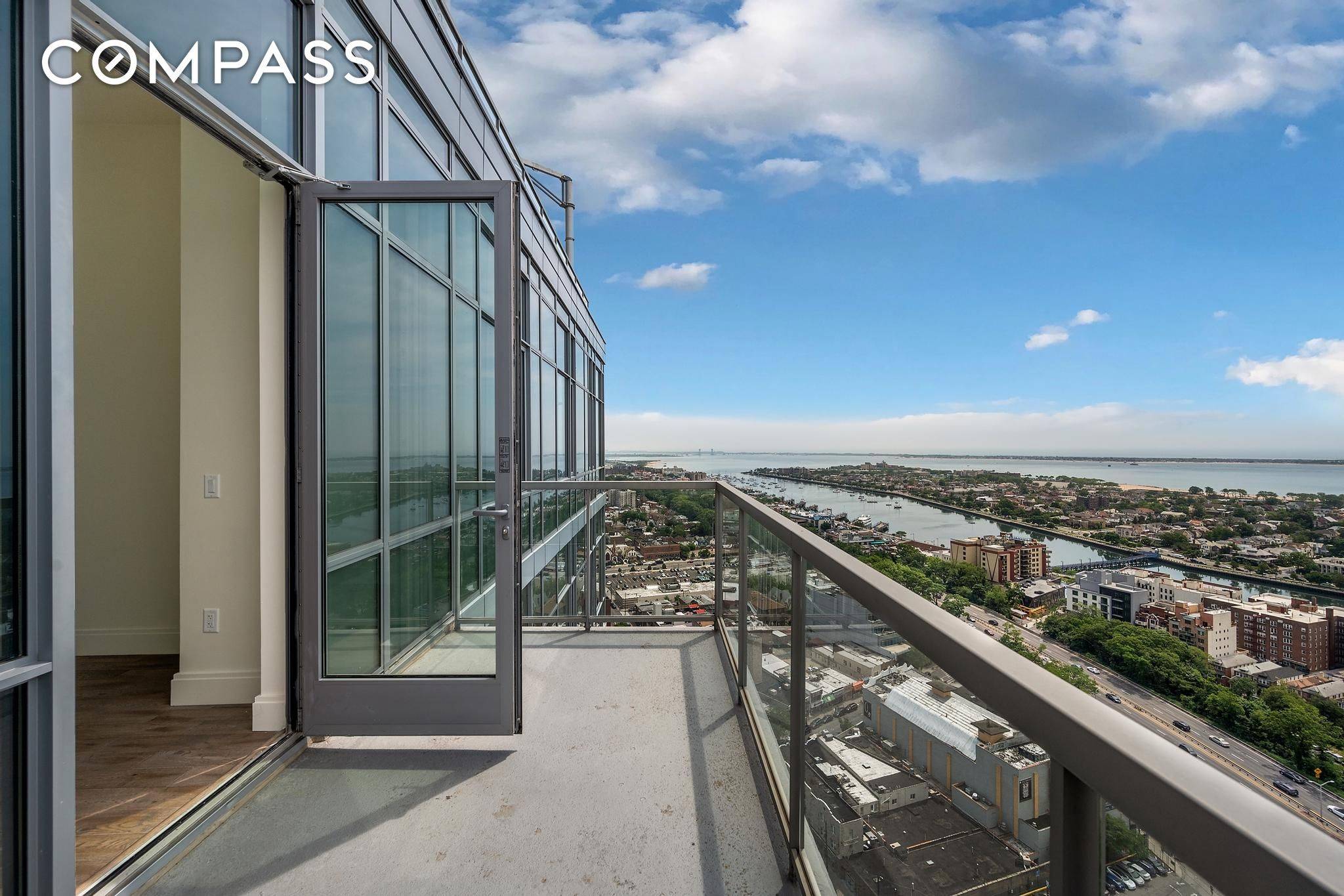Live among the city's most iconic vistas in this extraordinary three bedroom, three bathroom penthouse offering sun drenched southern and eastern exposures, two terraces and designer interiors in a modern, ...