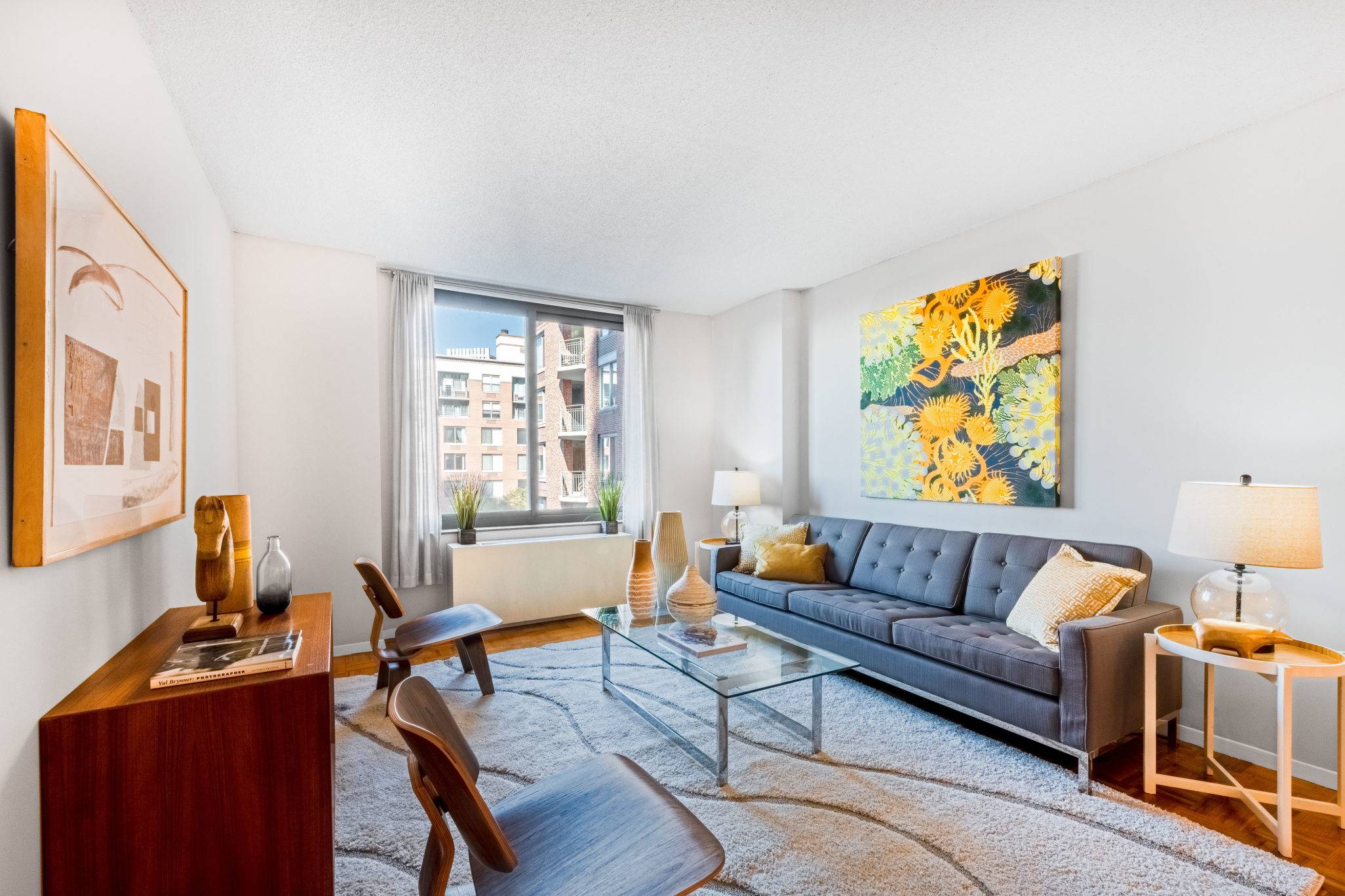 With open views of the Hudson River to the West, this freshly renovated, generously sized one bedroom apartment is superb.