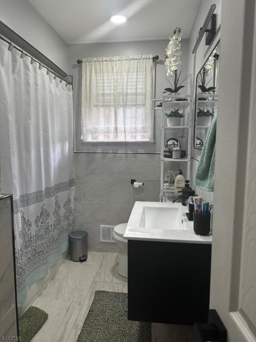 Master Full Bathroom