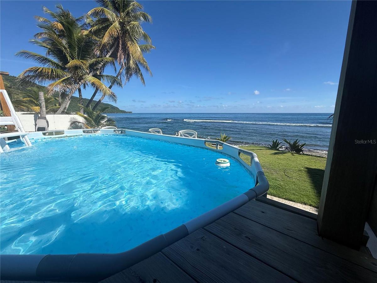 Piscina frente al mar / Oceanfront pool