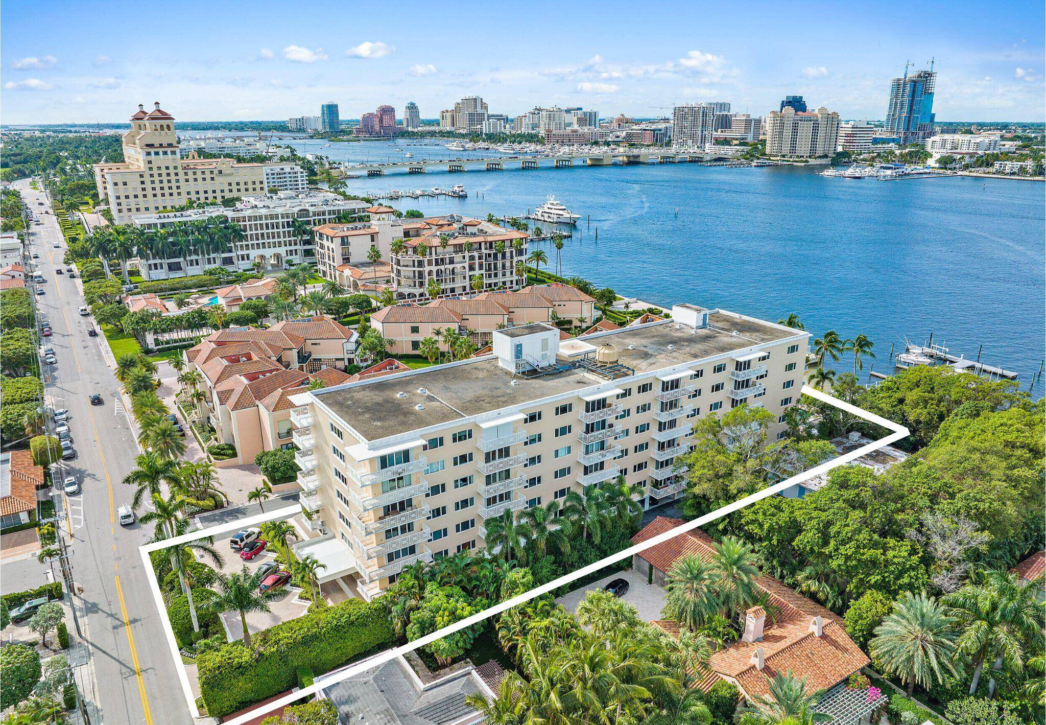 Available April 15, 2024 until October 25, 2024 Experience Palm Beach living at its finest in the prestigious Lake Tower condominium !