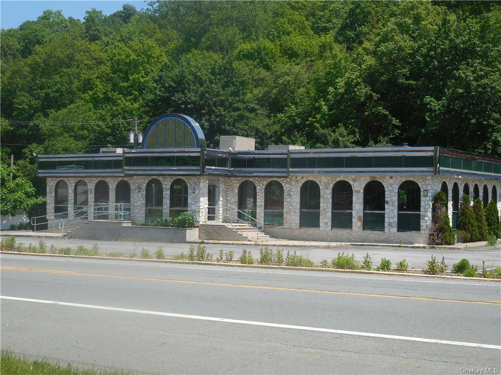 FOR SALE... COMMERCIAL BUILDING IN THE TOWN OF NEWBURGH EATERY DINER OPPORTUNITY IN SUPER LOCATION.