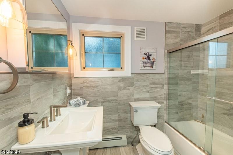 2nd Level Full Bathroom