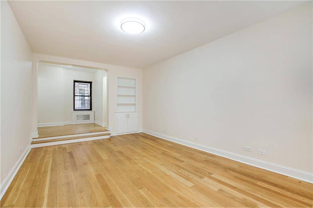 Spacious Central Park West 1 bedroom 1 bath unit in a boutique, pre war condominium residence located directly across from Central Park s finest section on Manhattan s Upper West ...