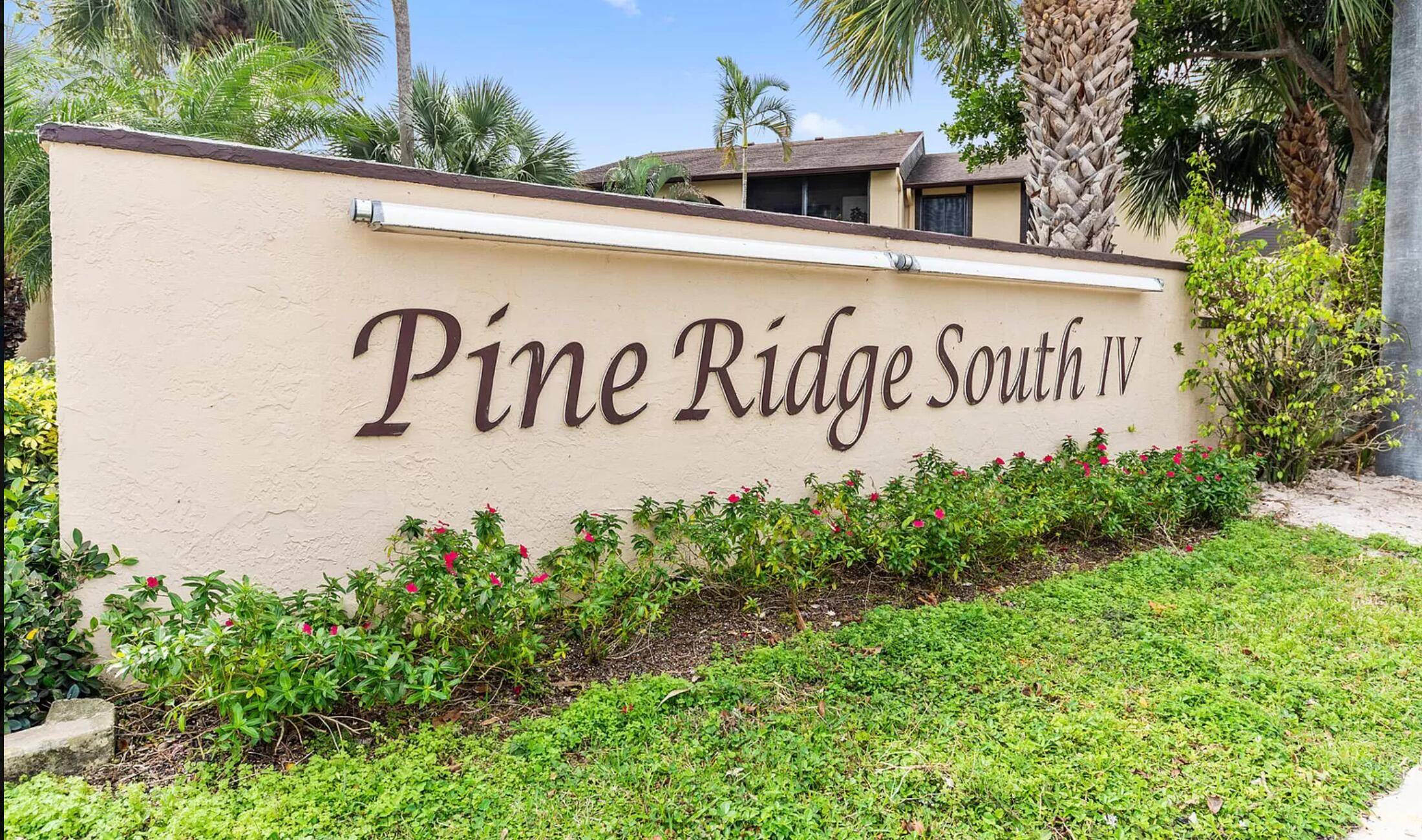 Welcome to this beautiful condo in Pine Ridge South.