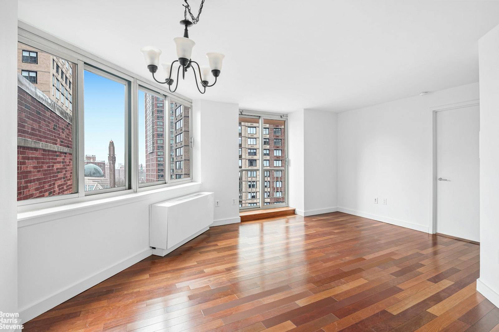 Best priced 1 bedroom condominium in the Upper East Side.