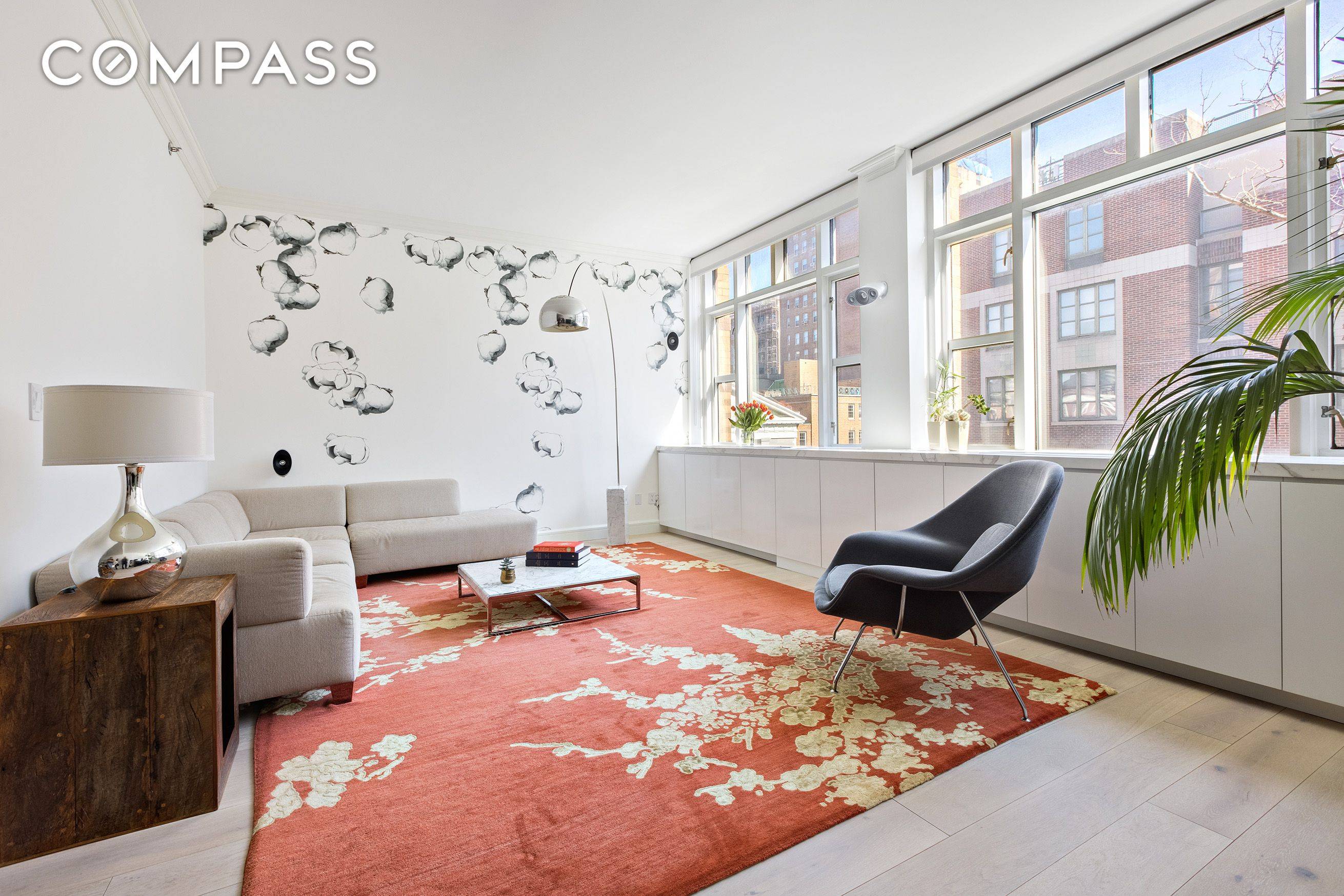 Welcome to this triple mint, high ceilinged and beautifully laid out condo residence at the nexus of Greenwich Village and West Village.