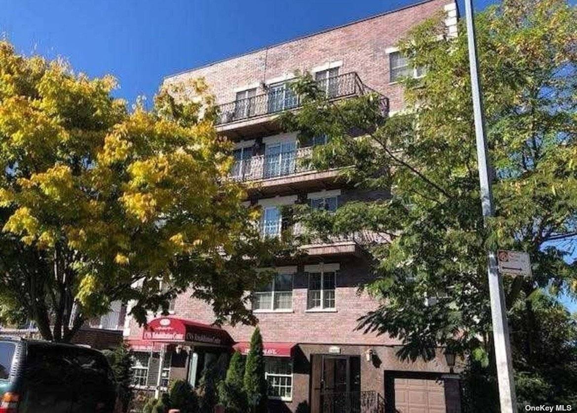 Welcome to this beautiful condo in the prime location of Forest Hills, 1 bedroom unit with open floor plan, nice size kitchen with granite countertops, stainless steel appliances, living room ...