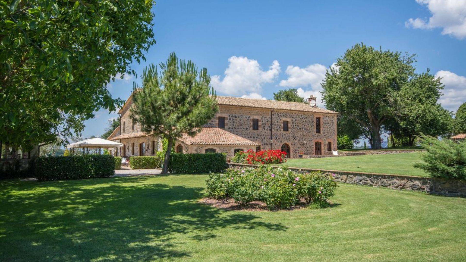 This prestigious stone country house is for sale with annexe, land and swimming pool in San Lorenzo Nuovo, Viterbo.