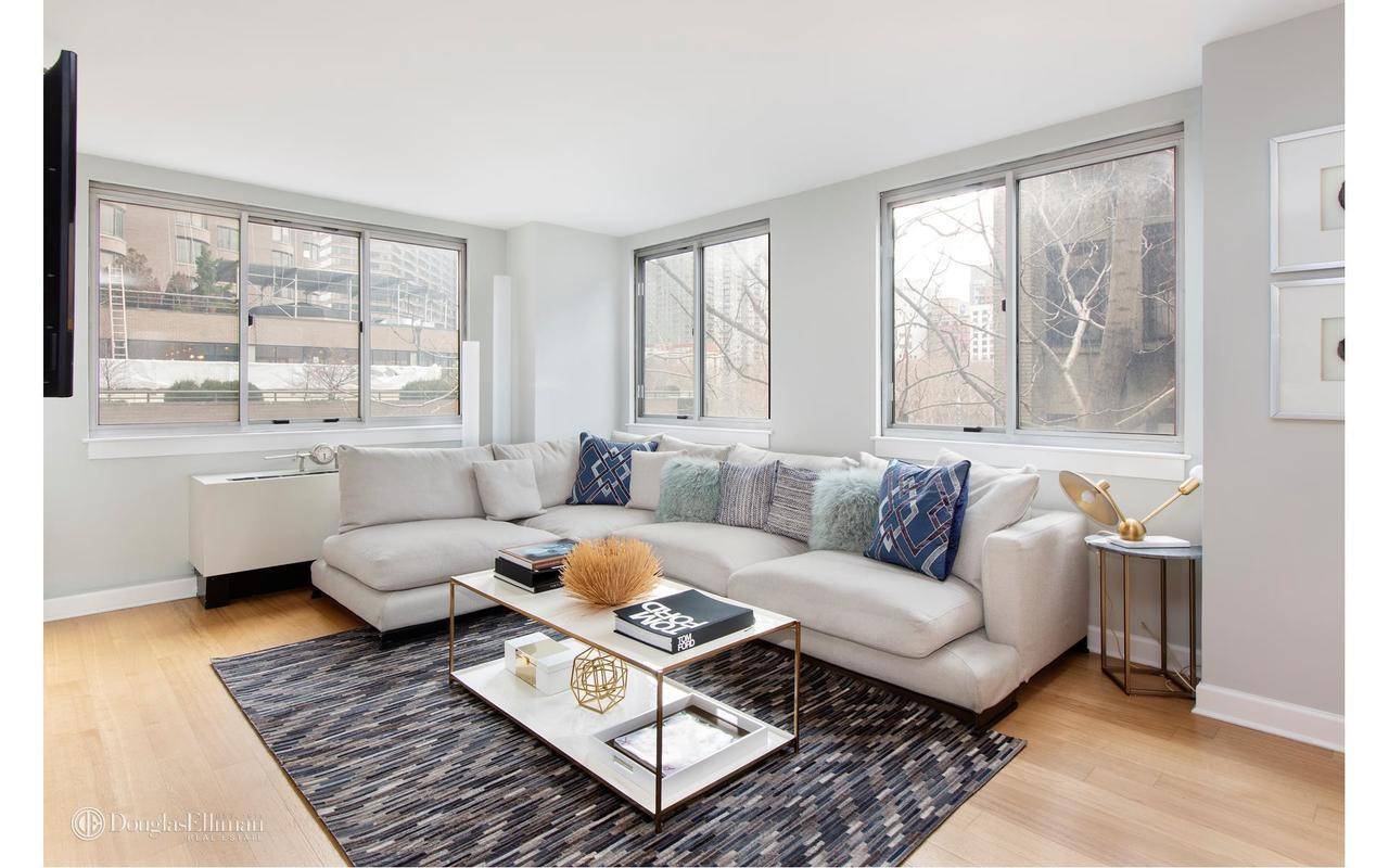 South facing two bedroom, two bathroom plus windowed dining alcove with washer and dyer, located in an amenity driven condominium in close proximity to the United Nations and Grand Central.