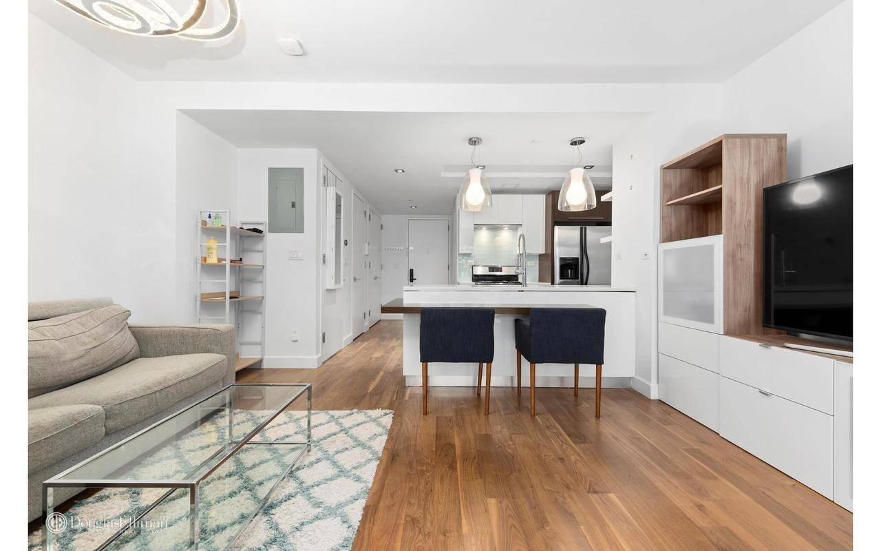 Located in one of the most desirable neighborhoods in Long Island City, this oversized studio features an open concept that has been thoughtfully laid out, a stainless steel kitchen appliance ...