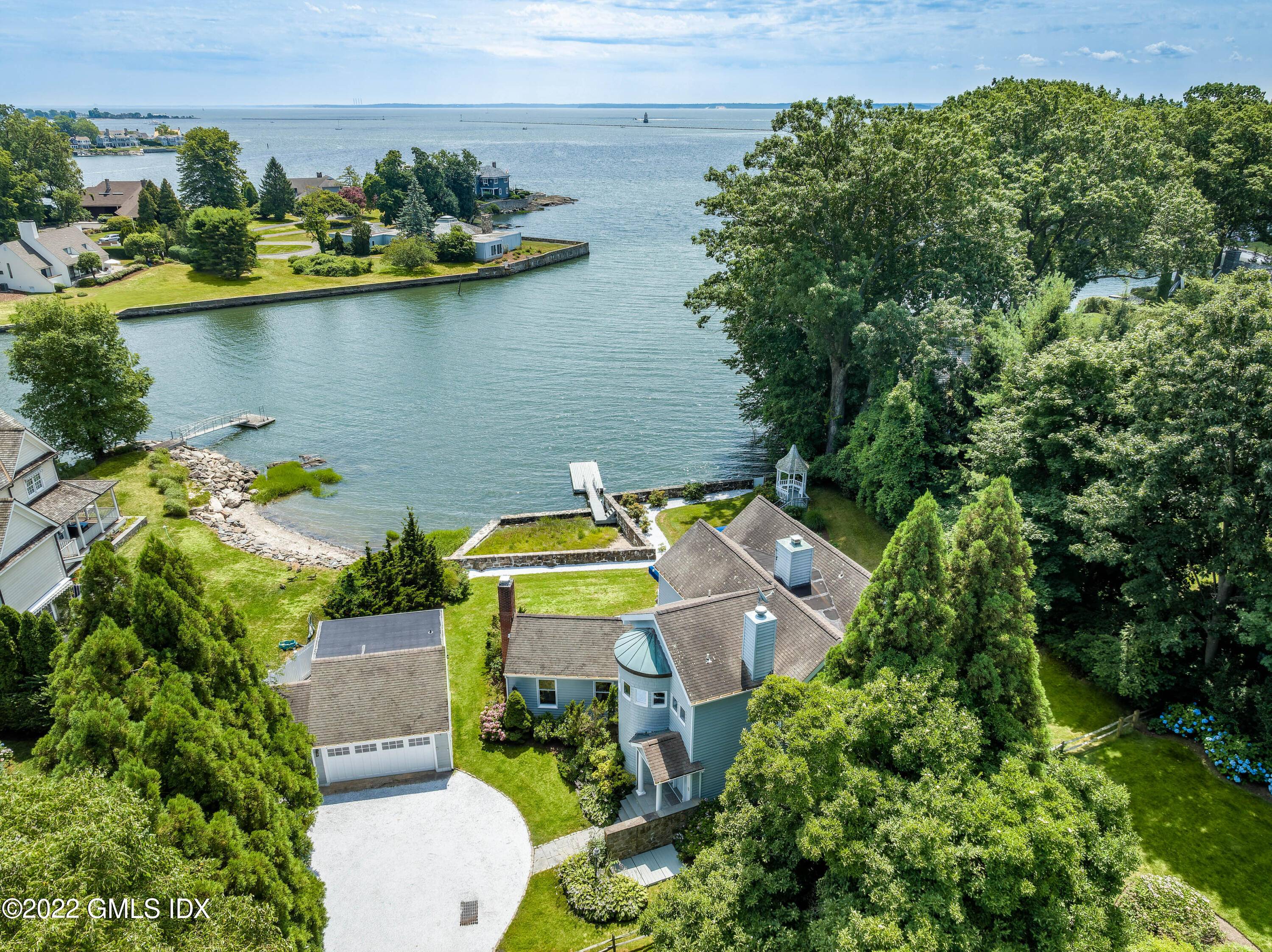 CHIC DIRECT WATERFRONT IN OLD GREENWICH Idyllic location with breathtaking views LI Sound picturesque lighthouse.