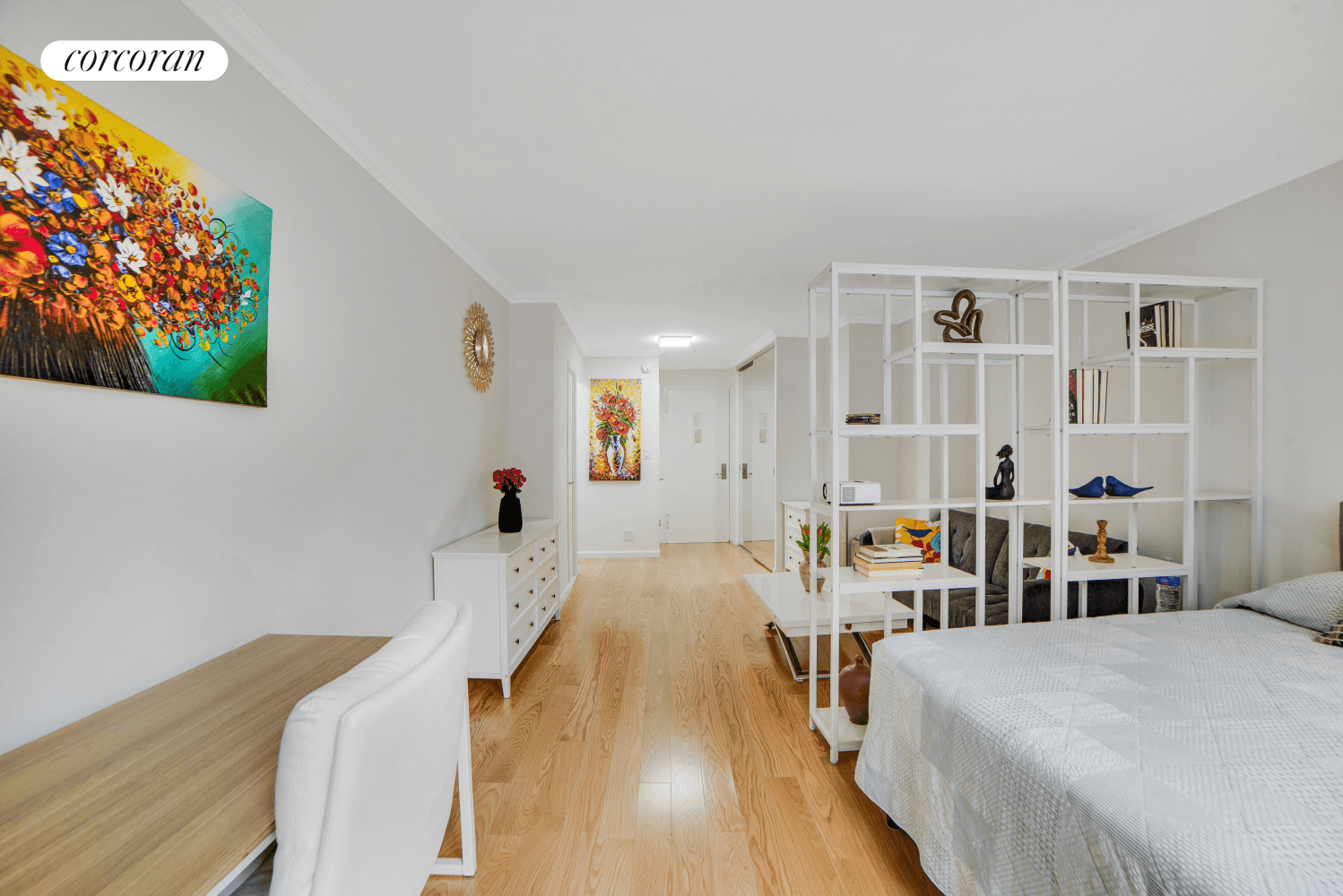 Perfection Pristine First Home Pied A Terre New to the market, move right into a renovated high end studio, in triple mint condition.