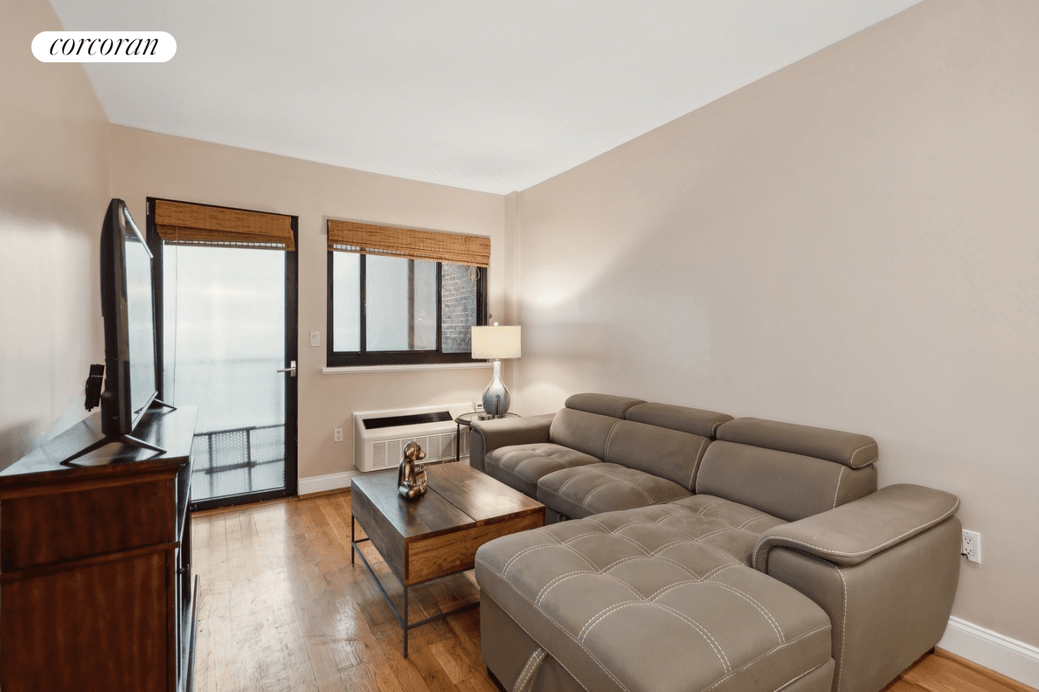 Nestled in the heart of Midtown South, this exquisite 1 bedroom residence boasts a sleek open kitchen equipped with a breakfast bar and top of the line stainless steel appliances, ...