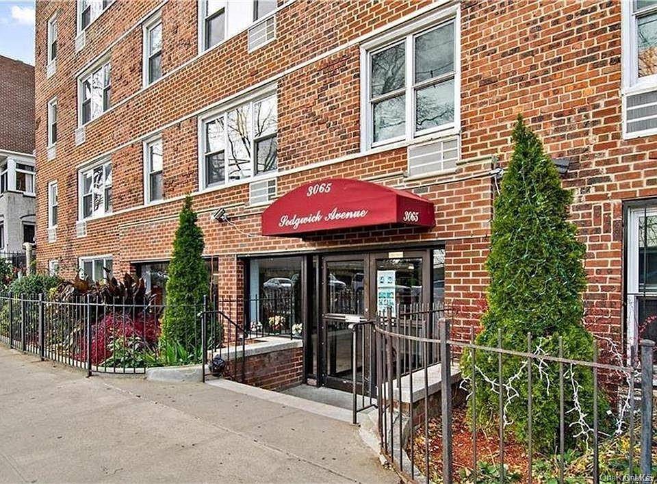 Beautiful 2 bedroom apartment featuring Hardwood floor ample amount of closet space very well maintained with super on site close to all major highway and public transportation co op board ...