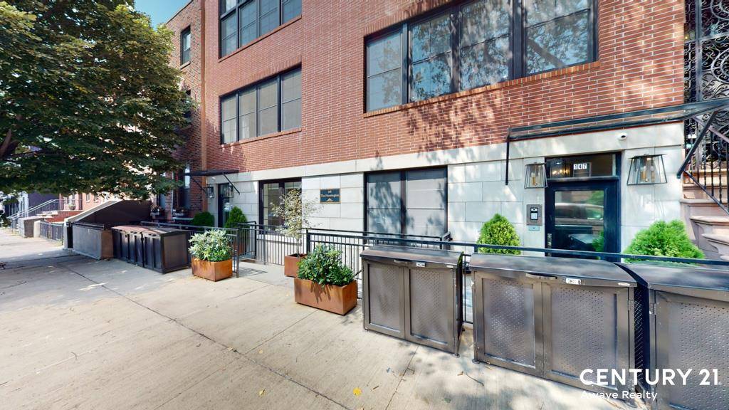 Don't miss out on the chance to claim ownership of an exclusive, luxurious new construction condominium in the heart of Carroll Gardens.