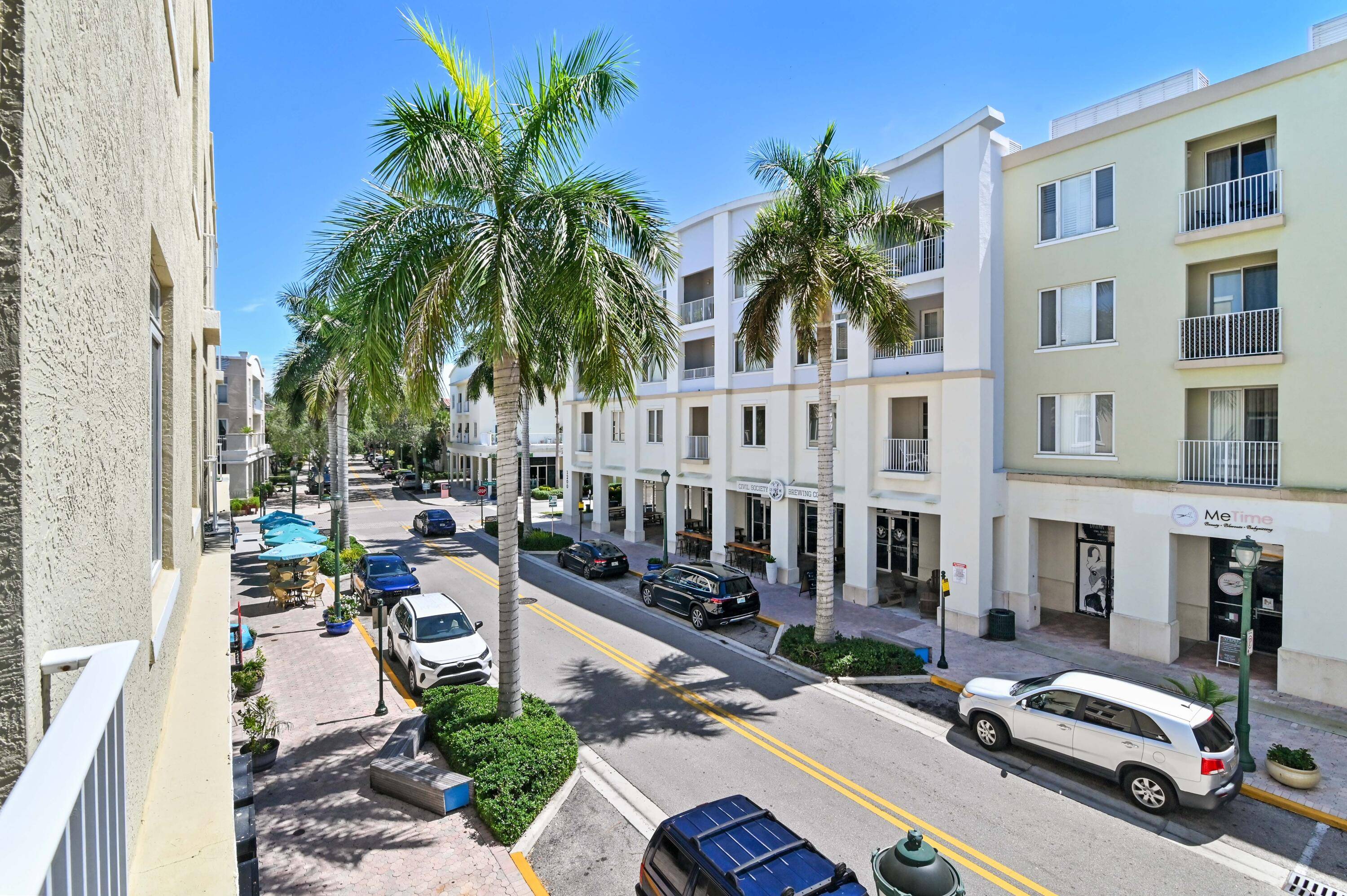 Welcome to your urban oasis in the heart of the highly desirable Abacoa community !
