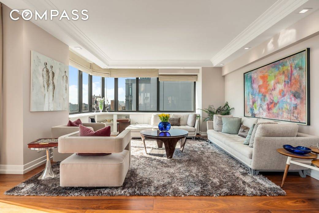 At an expansive 3200 SF, Residence 18 is a meticulously renovated and very private duplex in the sky offering amazing division of space, four balconies, its very own private landing, ...