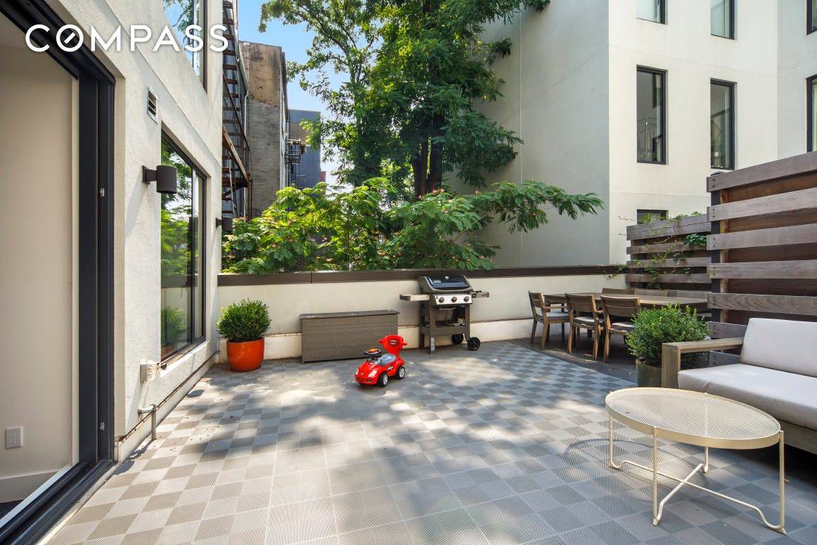 This 3 bedroom condo on the border of Cobble Hill and Brooklyn Heights is in pristine condition could come with an indoor PARKING SPACE.