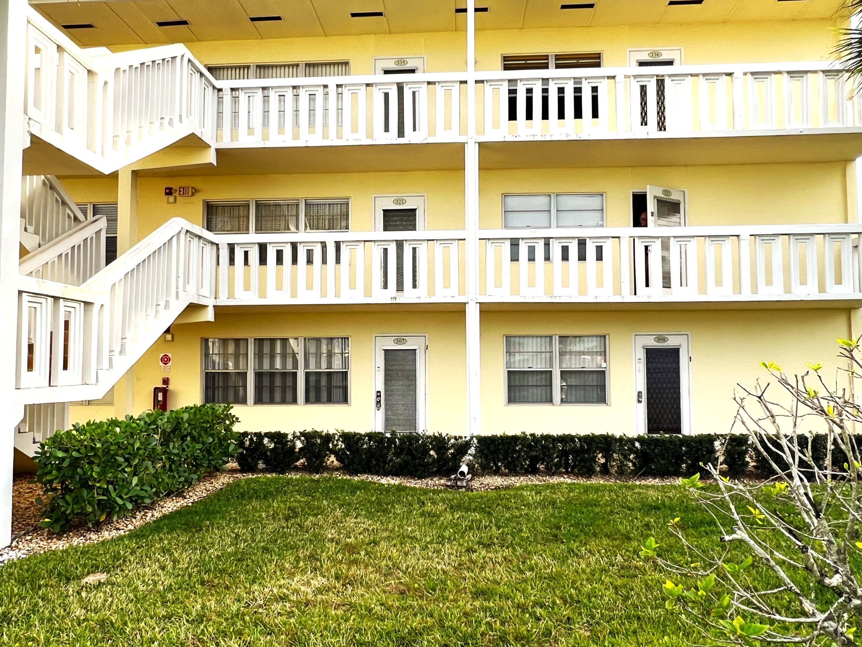 Welcome to your dream waterfront condo in the heart of Boca Raton !