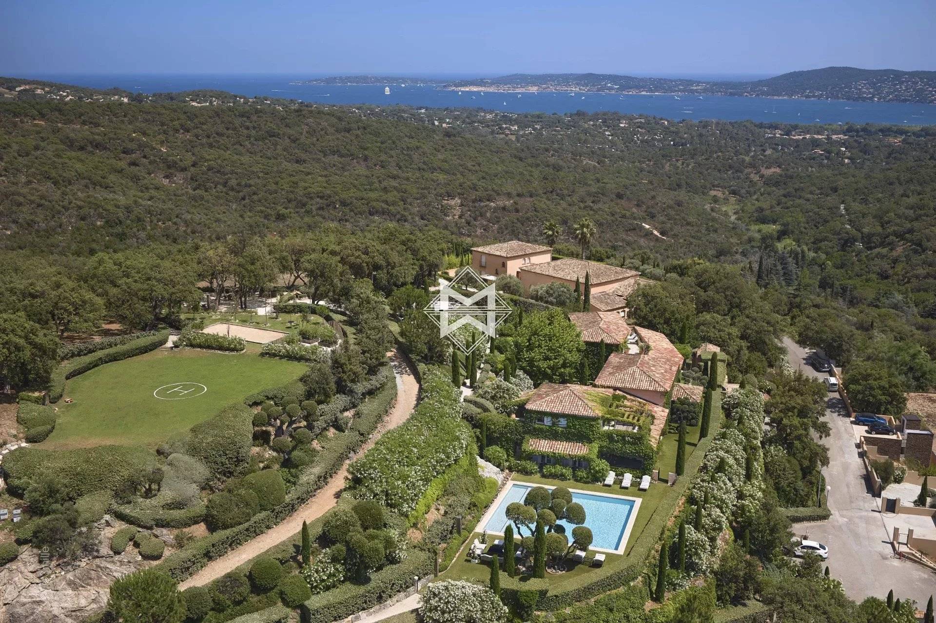 Exceptional property in the heights of Grimaud port