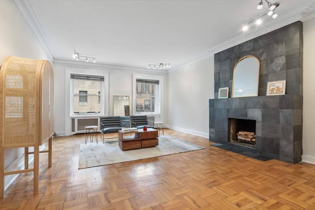 Located just off Park Avenue, in the heart of Murray Hill, this top floor one bedroom, one bath unit exudes prewar charm with modern amenities.