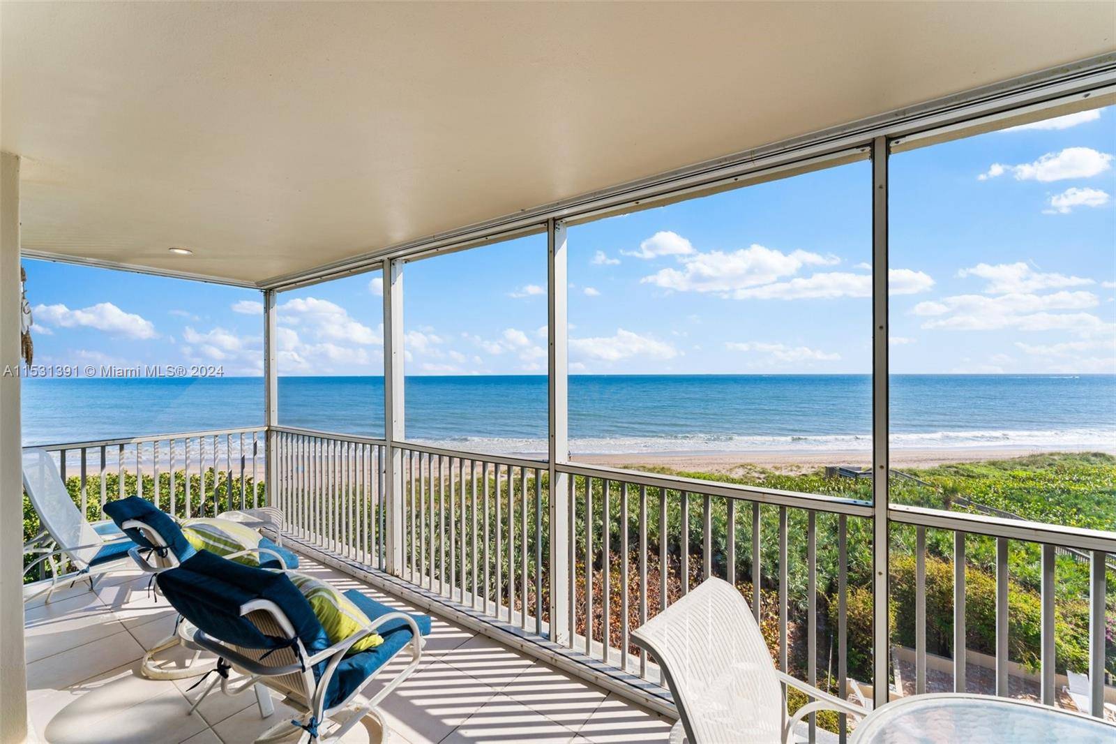 SPECTACULAR OCEANFRONT CONDO available starting MAY 1, 2024 !