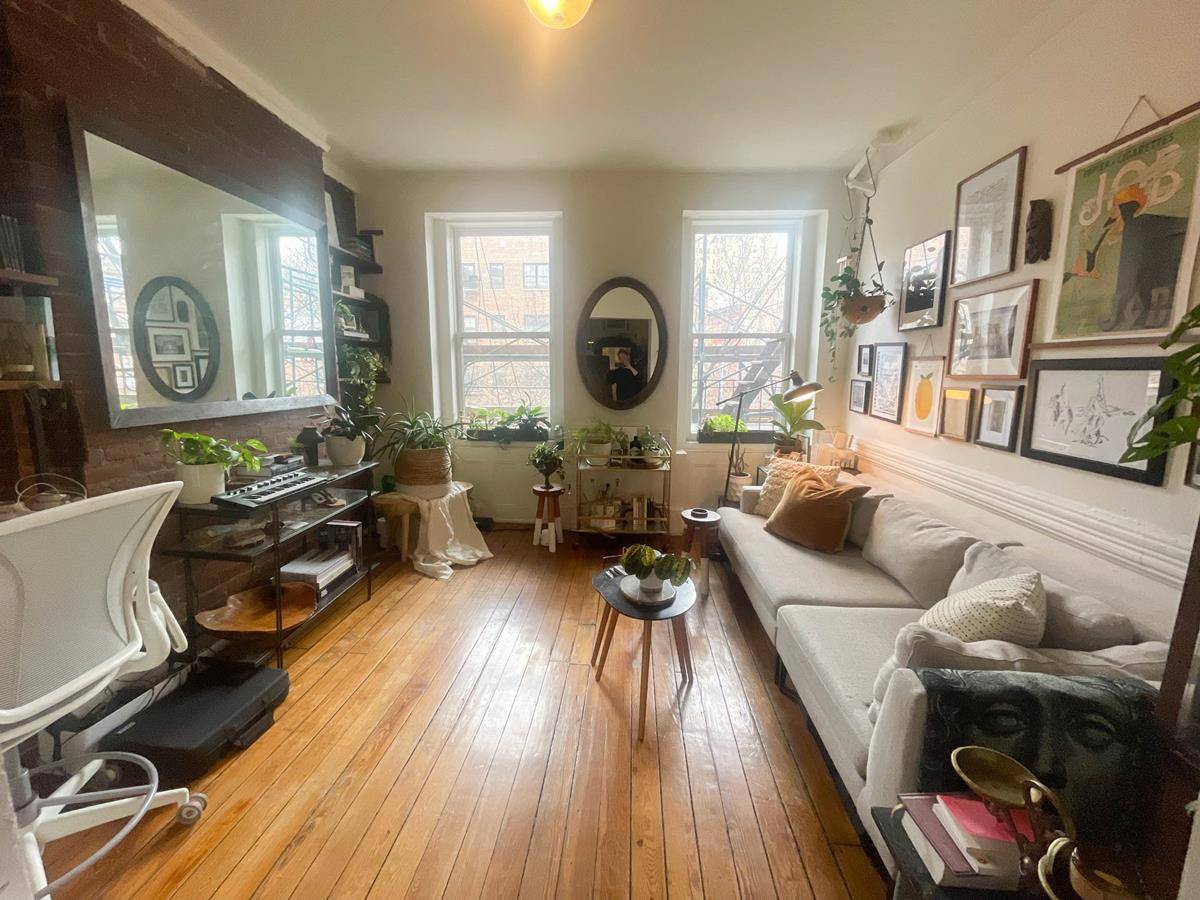 Renovated 1BR with great light, exposed brick, large bedroom with closet and storage, new kitchen cabinets with microwave, very high ceilings and hardwood floors.