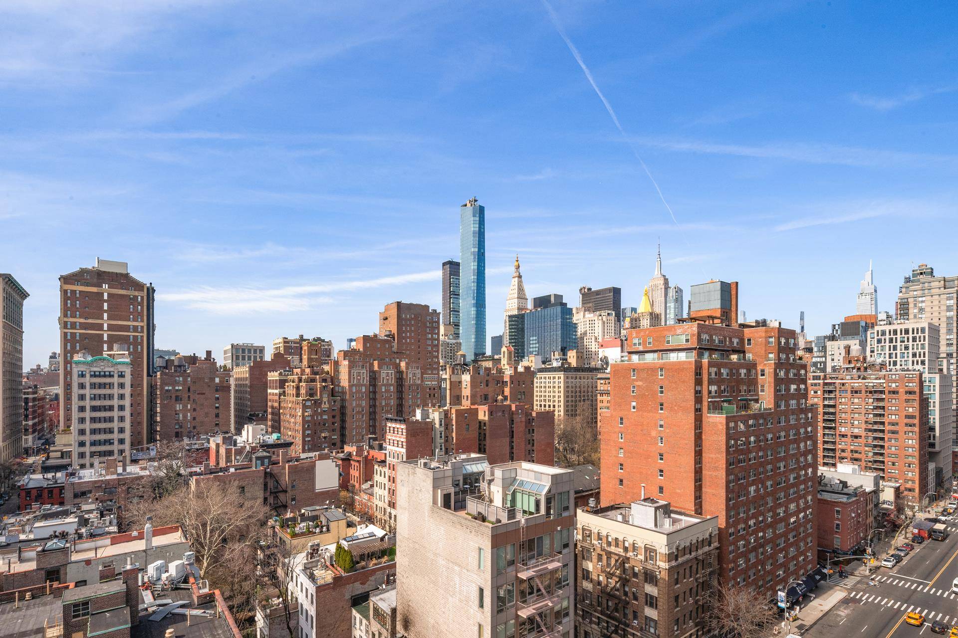 Welcome home to Apt 17F, a one bed one bath in Gramercy Park Towers !