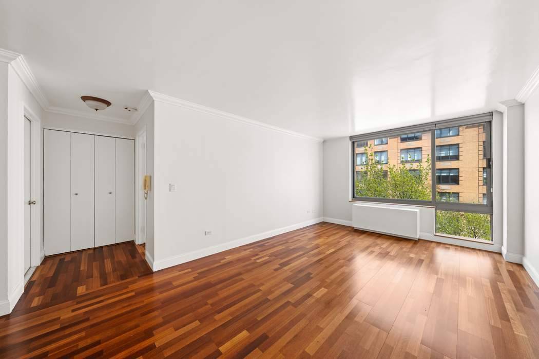 Step into your own oasis in the heart of Battery Park City with this stunning one bedroom condo.